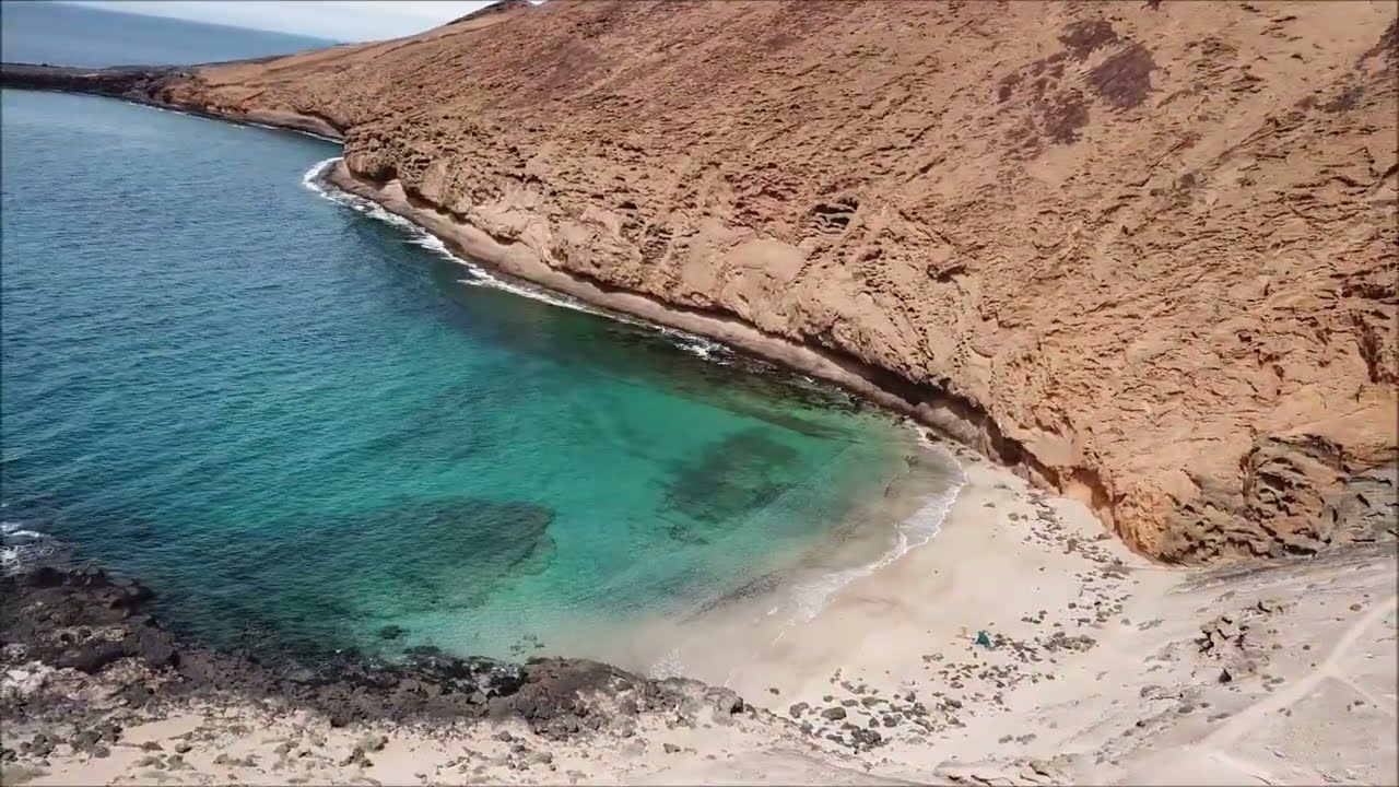 La Graciosa: Lanzarote.  The lagoon to Montana Amarilla