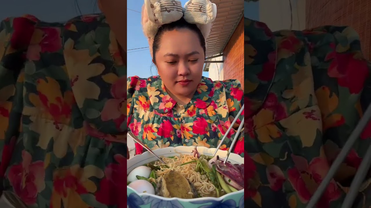 MÌ TÔM CÙNG EM NHA cả nhà xem tới cuối clip xem em dung có ăn hết tô mì này không nha