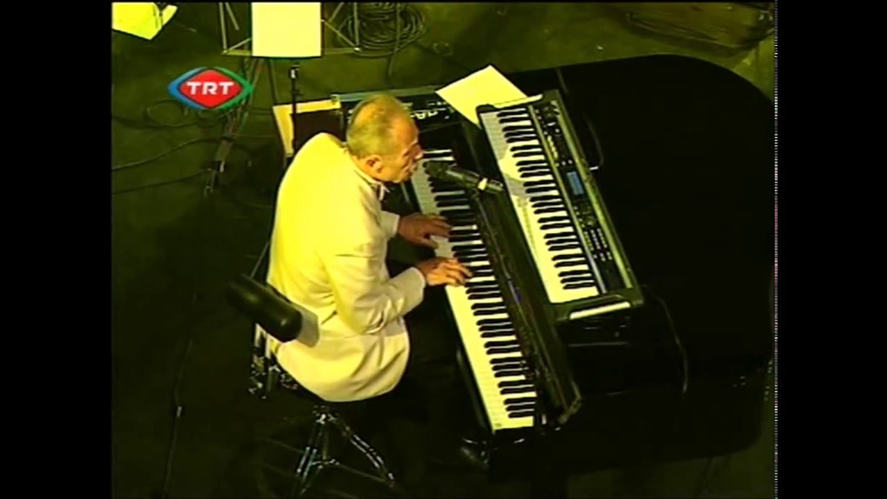 Bozkurt İlham GENCER - Ne Mutlu Türküm Diyene - Hakikat Bağı ( Canlı Performans )