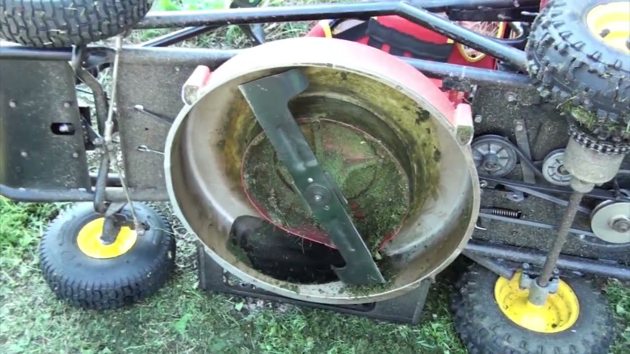 Wolf G. Cart Heckauswurftest auf der grossen Wiese