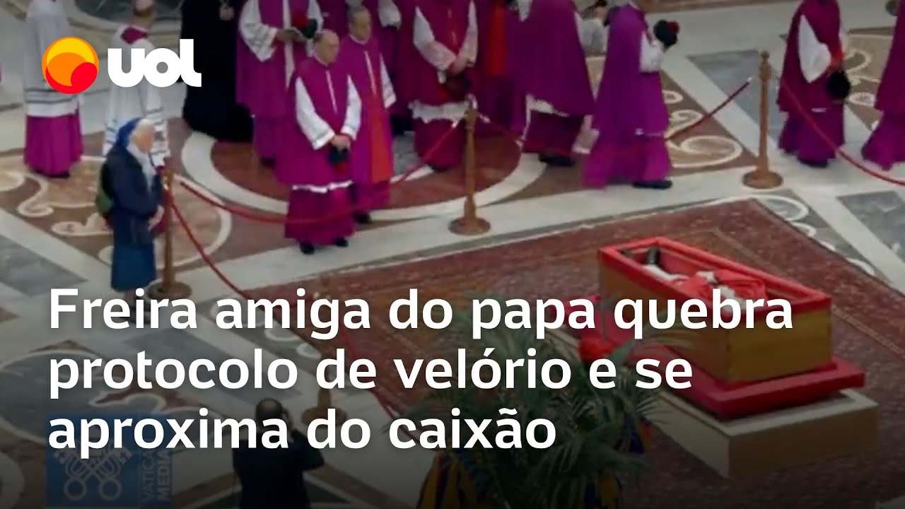 Freira amiga do papa Francisco quebra protocolo de velório e se aproxima do caixão no Vaticano