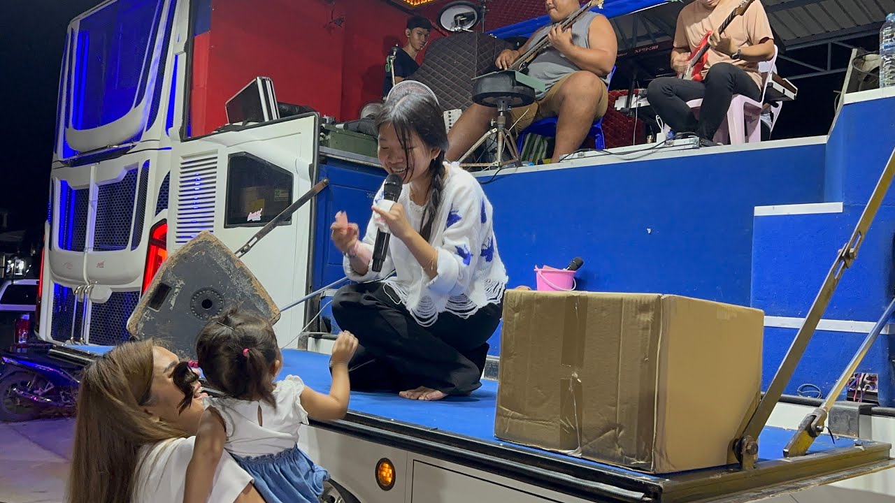 สุดมันส์ น้องอุ๋งอิ๋งร้องเพลงบนรถแห่ลำเพลินเต้ยสะเดิด