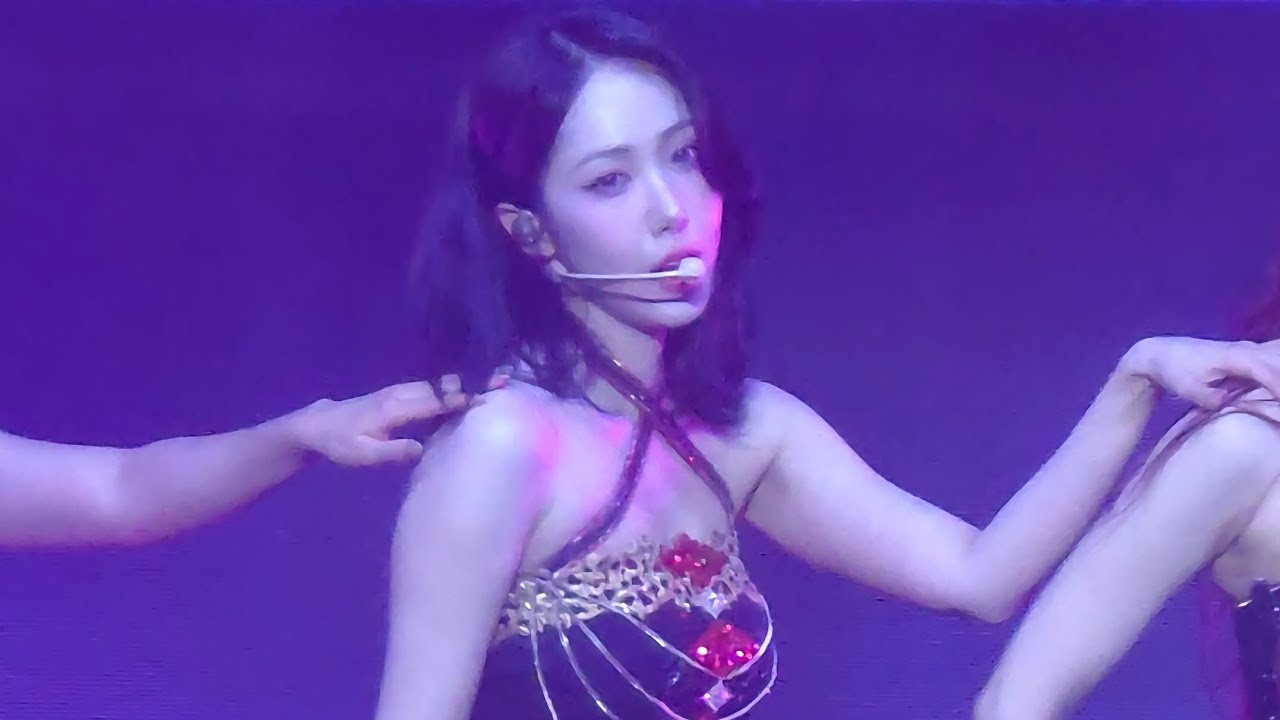 20251102 VIVIZ SINB FanCam -Blue Clue [2025 VIVIZ WORLD TOUR] in Taipei #VIVIZ #SINB #비비지 #신비
