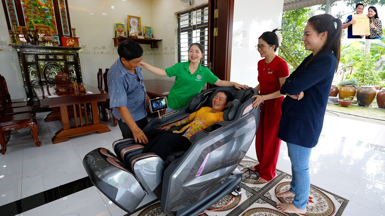 Tặng Ghế Massage cho Mẹ Vợ ở quê Phan Diễm ăn toàn món ngon cùng Song Hỷ và anh chị Phạm Gia Khang