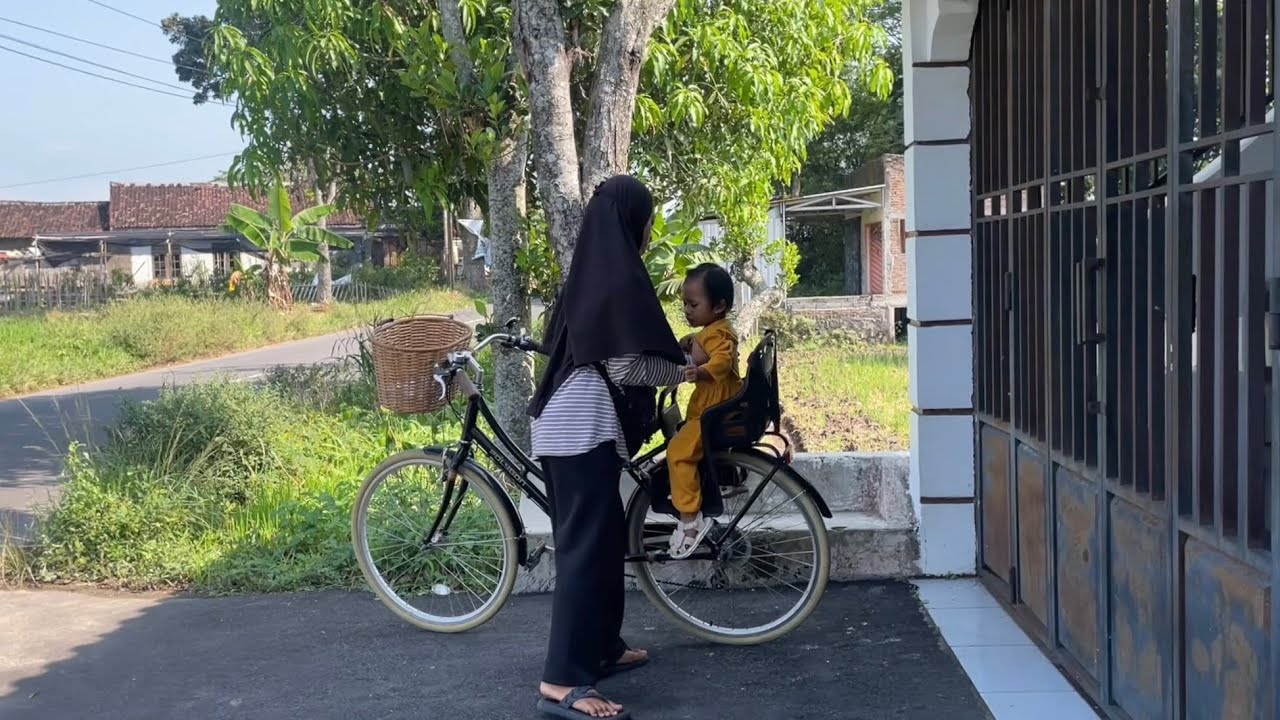 Kegiatan Pagi Hari Ibu Anak Satu