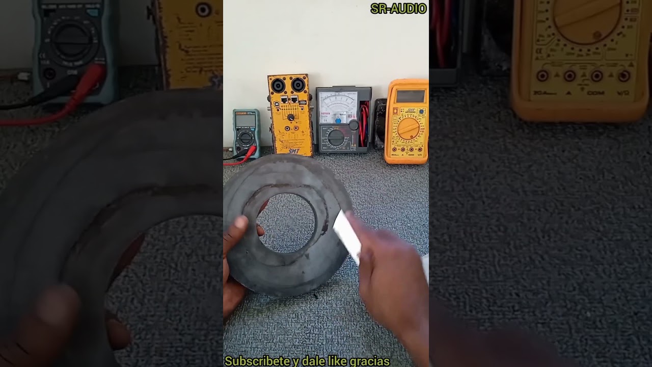 c&oacute;mo podemos, volver a centrar el im&aacute;n,de un parlantes, o bocina.