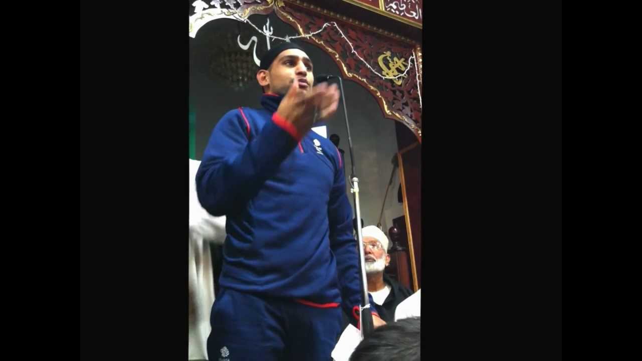 Amir Khan visits an East London Masjid