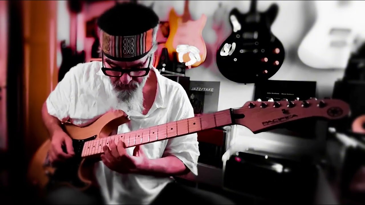 Pedal in D…. • Yamaha Pacifica 112VMX. 