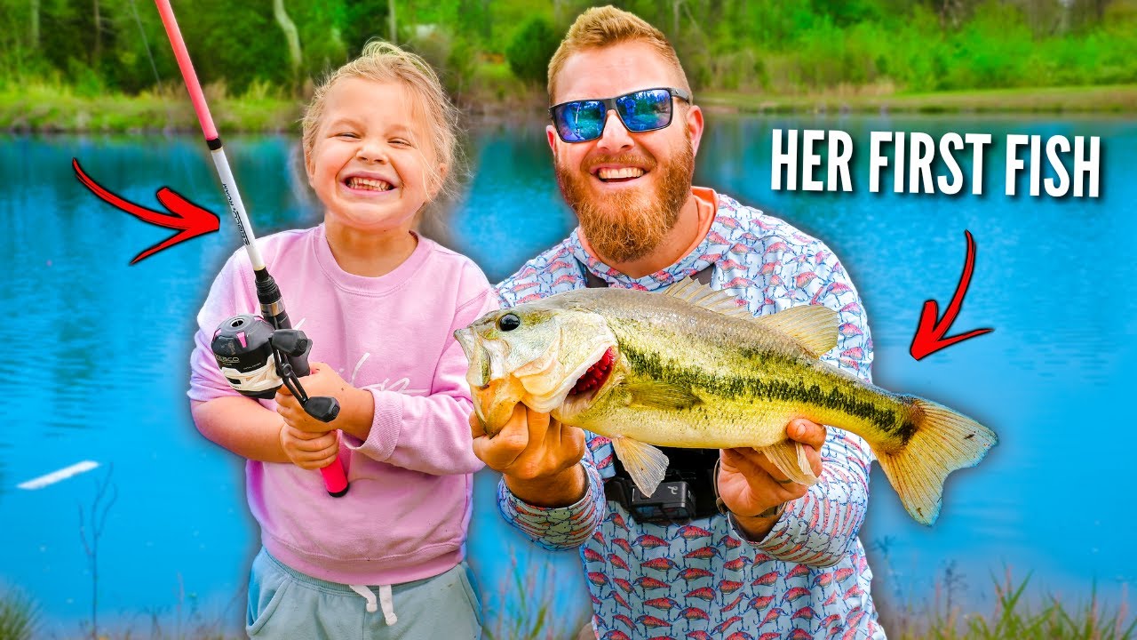 Taking My Daughter Fishing for the FIRST Time (she FREAKED out!!)