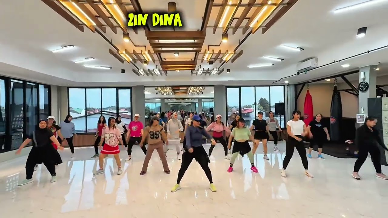YOUR IDOL - SAJA BOYS (DEMON HUNTER) Zumba, Zumba With Zin Dina and ZD Luve