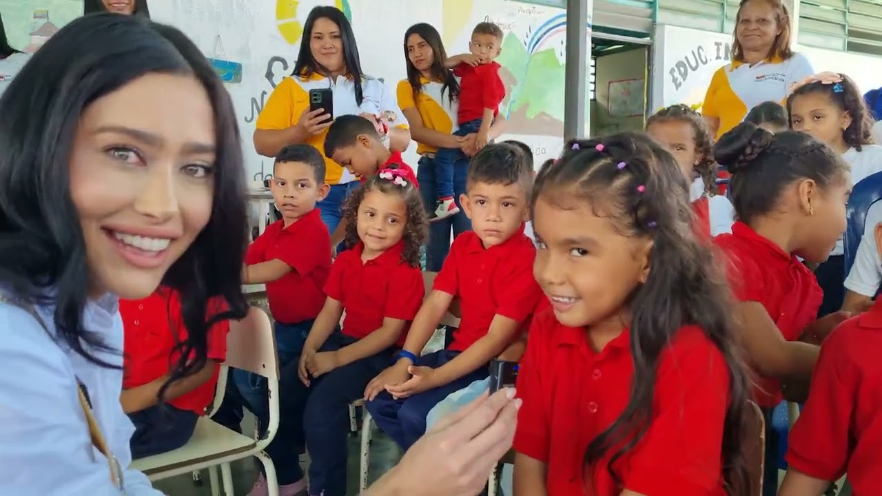 SILVIA MAESTRE SORPRENDE a los niños con un regalo muy especial!
