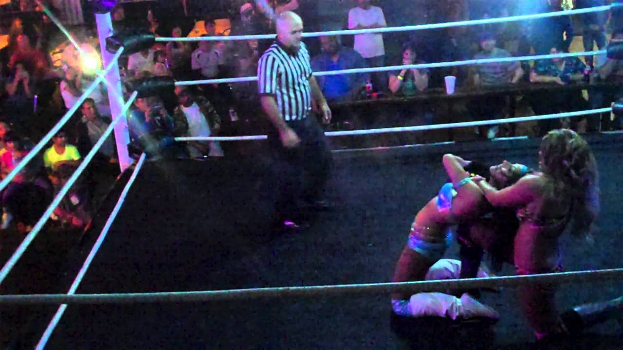 Santana Garret vs barbi