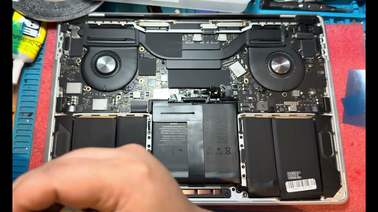 Live! วิธีประกอบแบตเตอรี่ Macbook Pro A2251 By ช่างบัว รับซ่อม Mac บางใหญ่ บางบัวทอง นนทบุรี