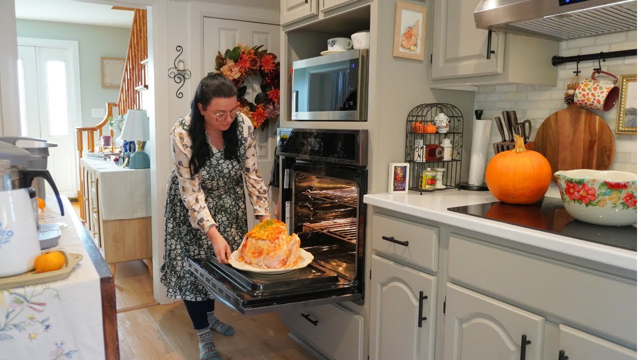 🧺 A Season of Small Joys | Cozy Thrifting, Turkey Dinner, Bear Craft & 🔥 Fireside Bread