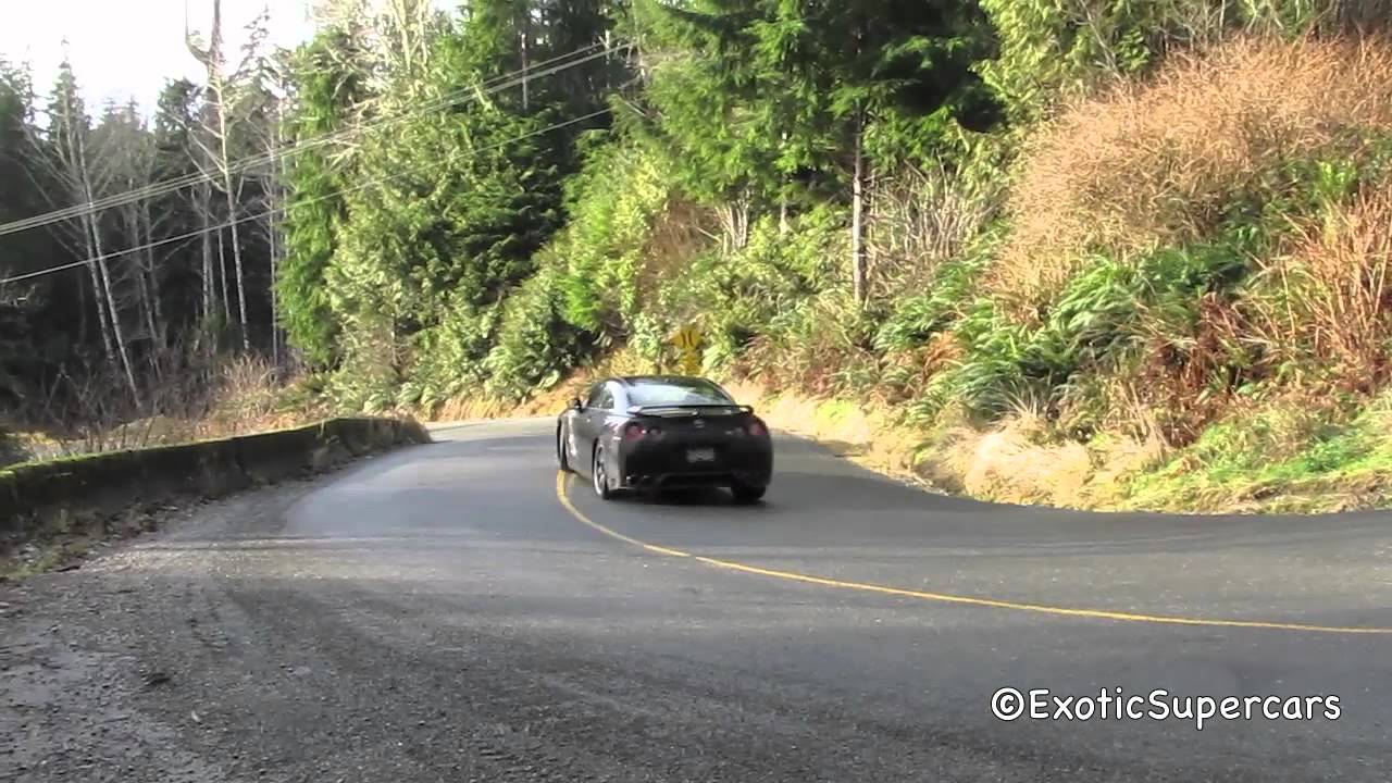 2012 Nissan GTR Exhaust Sound + Accelerations - Black Edition R35