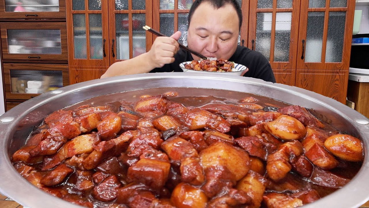 网友点的卤肉饭，阿强安排啦，肥而不腻，大口吃着超级过瘾【cram阿强】