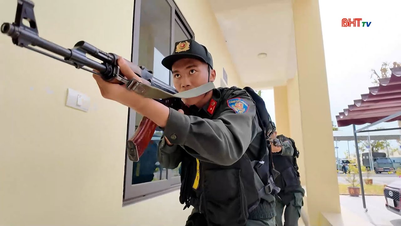 Cận cảnh một buổi huấn luyện của cảnh sát cơ động Hà Tĩnh:  