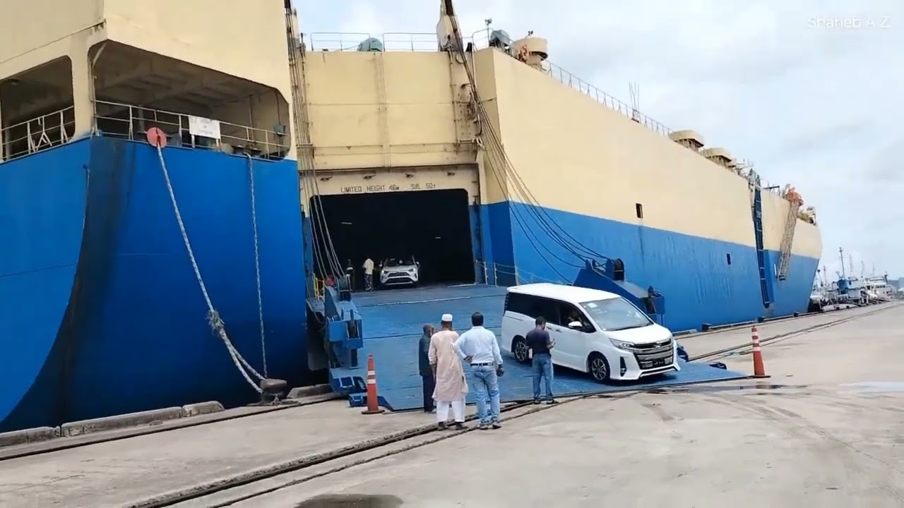 জাহাজ থেকে গাড়ি নামানো - Discharging cars from Car carrier