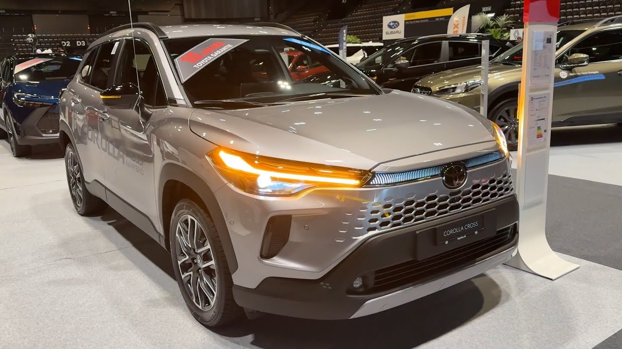 TOYOTA Corolla Cross FACELIFT 2025 НОВАЯ и СТАРАЯ (предыдущая) модель &mdash; ОЦЕНИТЕ ИЗМЕНЕНИЯ!