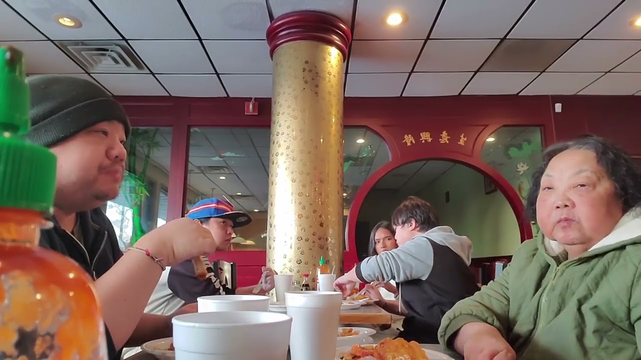 Caw koj nrog peb mus noj buffet os,  2/8/26