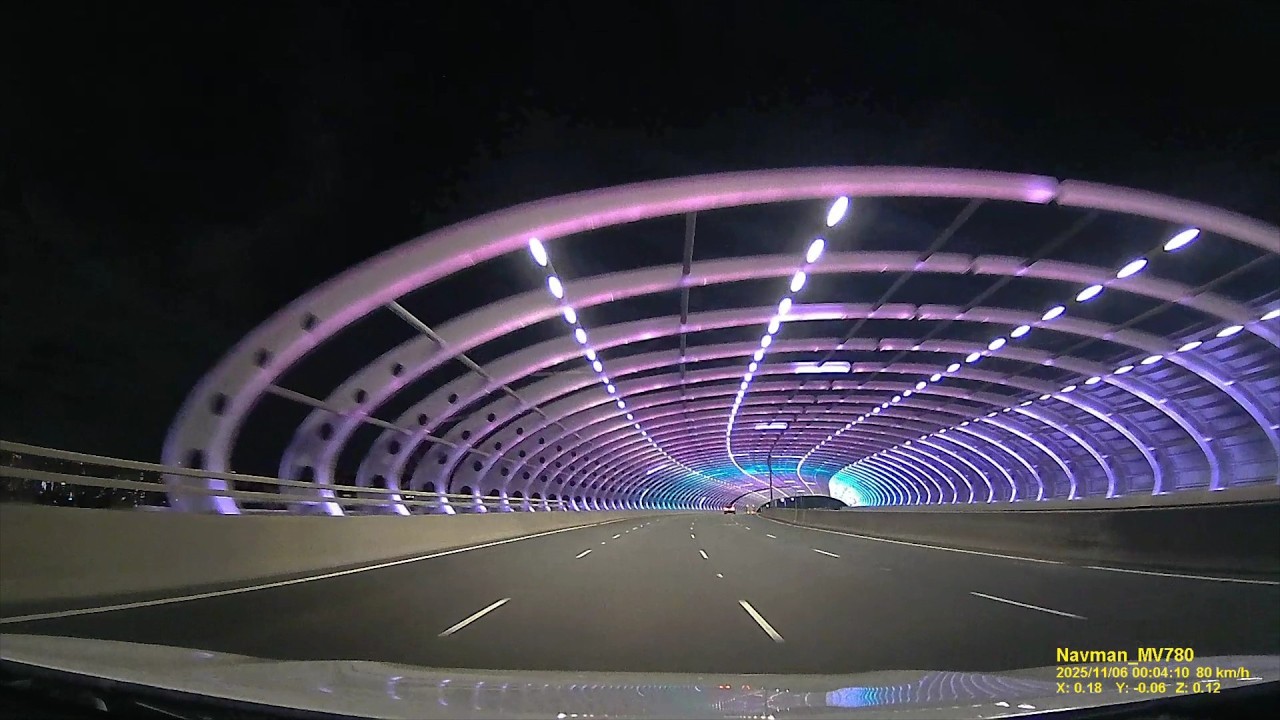 Dash cam Australia Melbourne. Night drive from Westmeadows to South East suburbs of Melbourne.