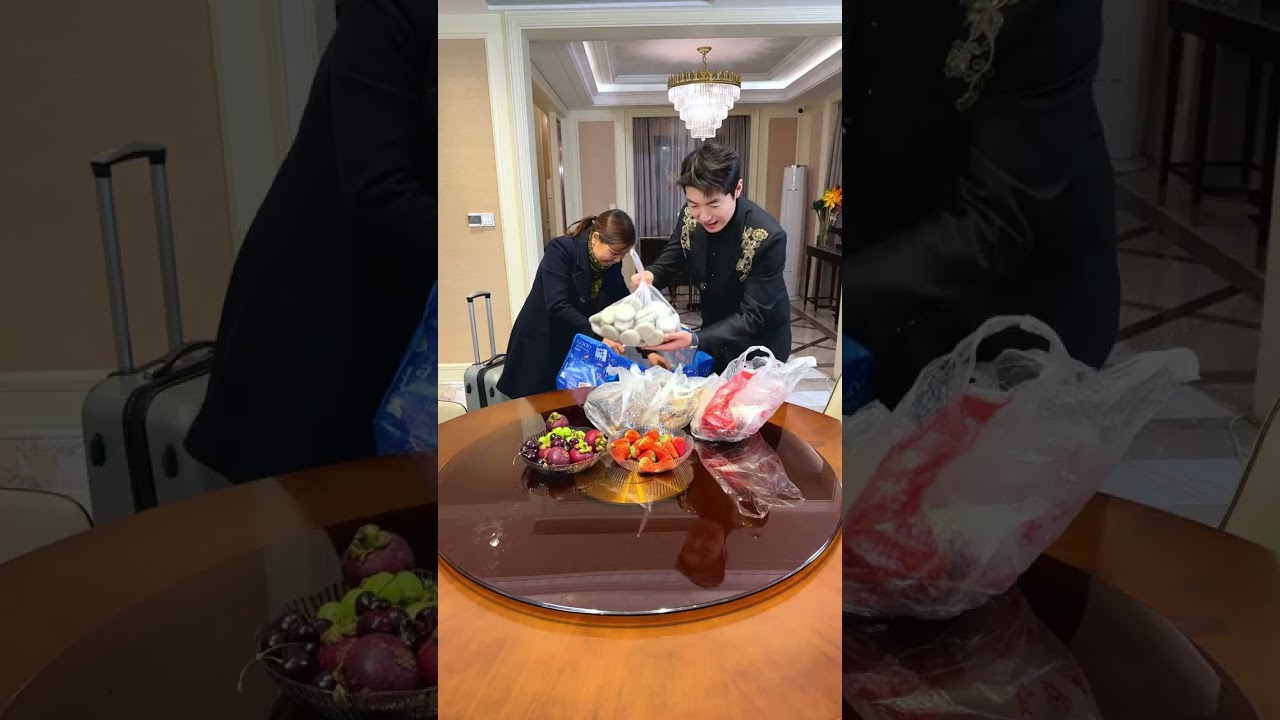 邱姐今天回来了，还拿了好多家乡的土特产，太有心了。真想不到她这么瘦小，这么多东西怎么拿过来的。新的一年希望邱姐能在我家每天都开开心心的！#记录真实生活 #日常vlog #保姆