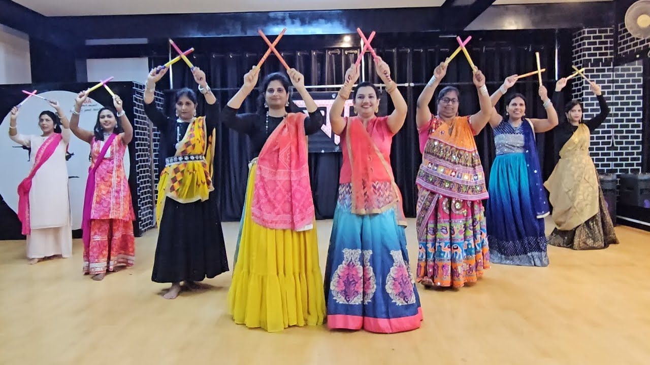 GARBA & DANDIYA || 🔥🪅Navratri Special Dance Cover 💖🎉||Udi Udi Jaye||Kamariya|| 