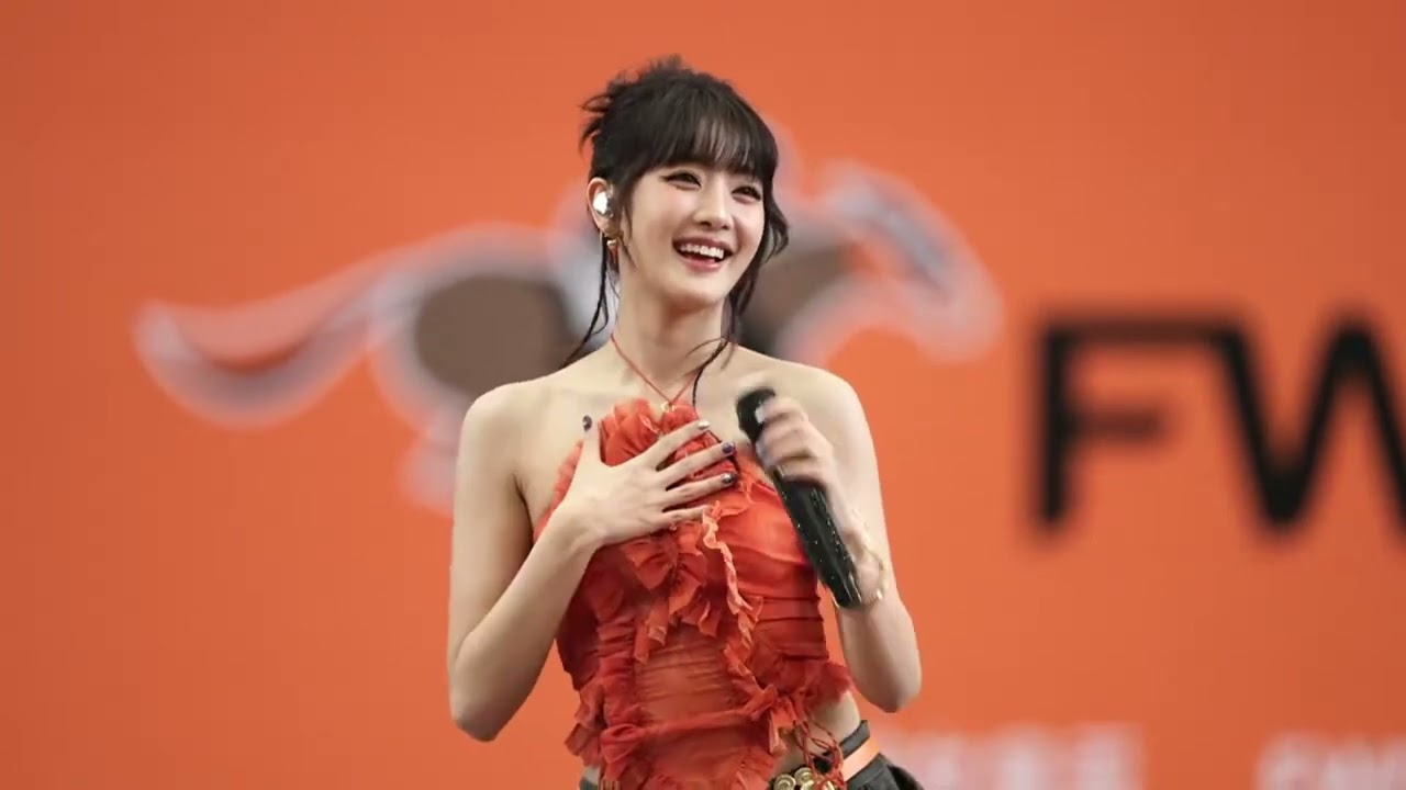 (G)I-DLE Minnie - HER / Cherry Sky / Queencard in Hong Kong (2025-04-27)