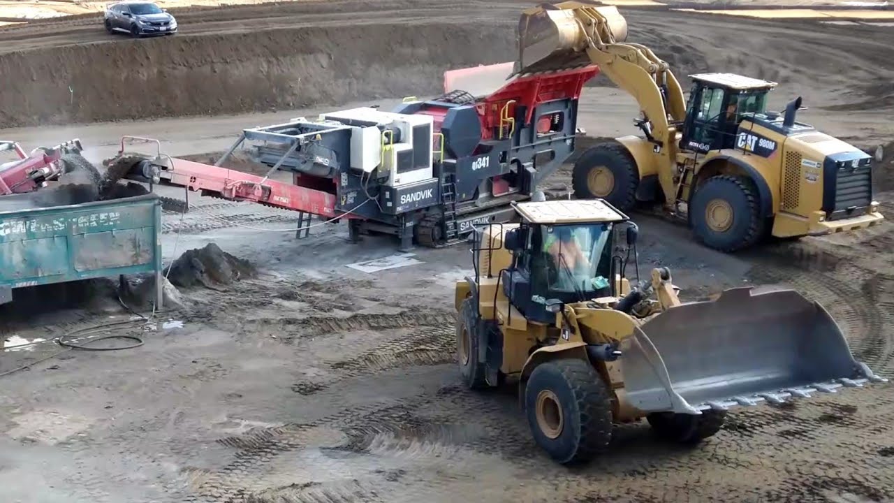 CAT 980M Wheel loader loading SANDVIK QJ 341 Jaw Crusher