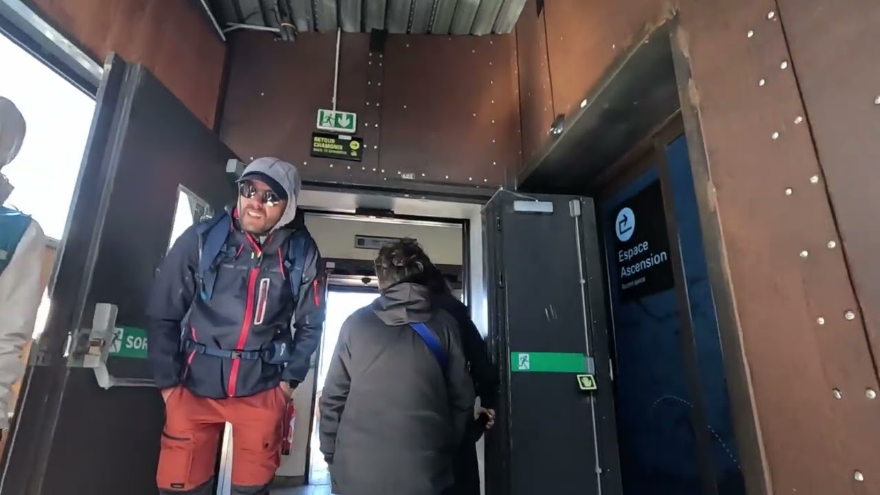 파란하늘의 샤모니(chamonix-mont-blanc)는 몽블랑을 품고 있다.
