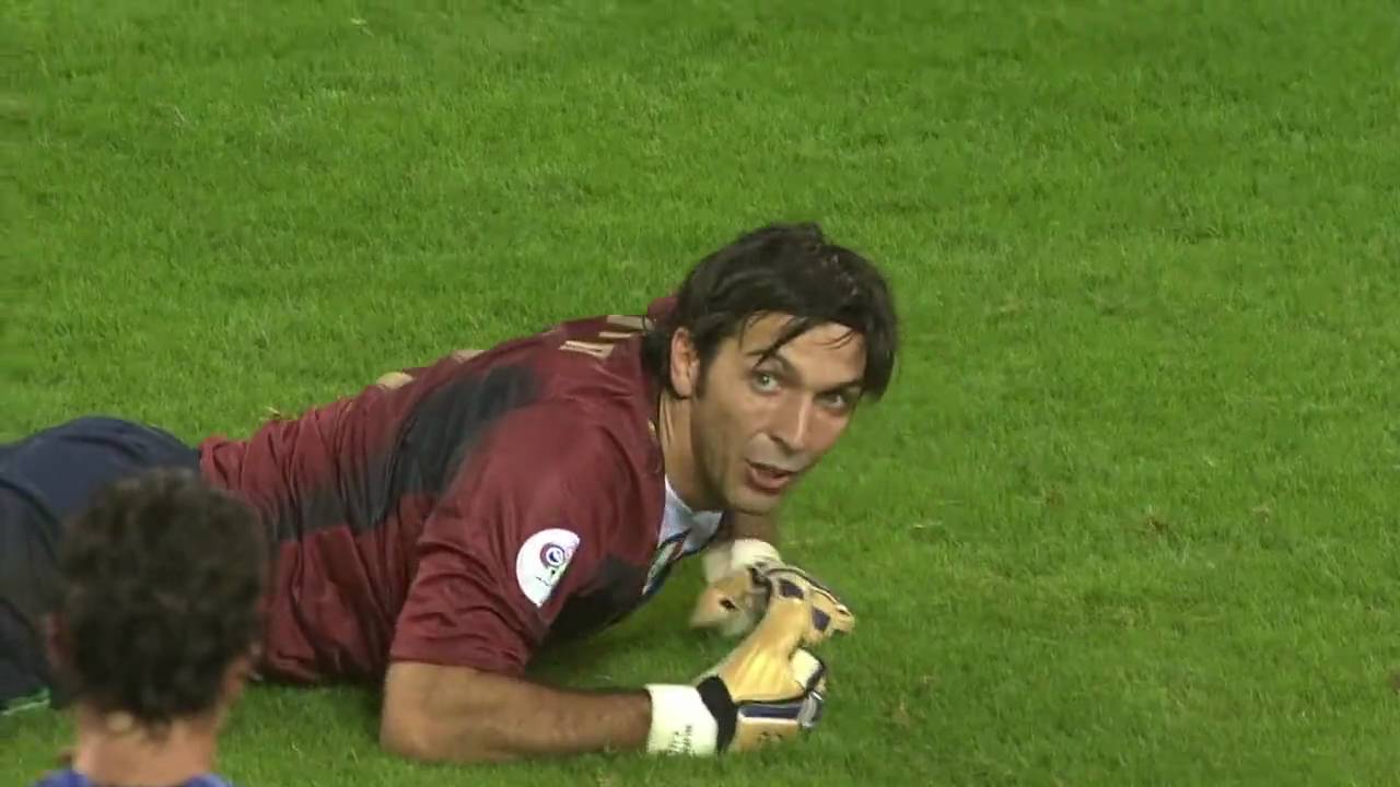 TOP 10 LAS MEJORES ATAJADAS DEL MUNDIAL EN HD
