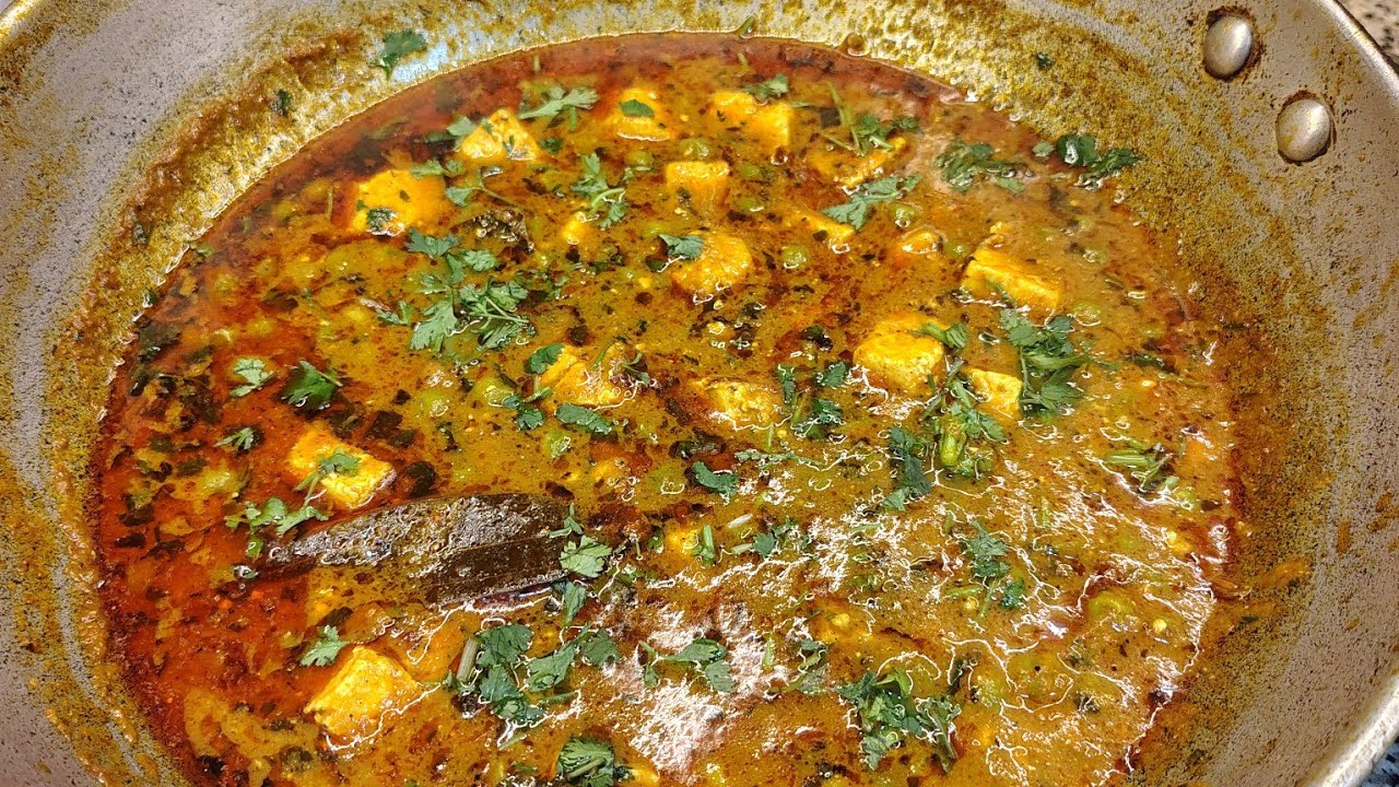 Matar paneer एक ख़ास मसाले के साथ | mom special matar paneer recipe