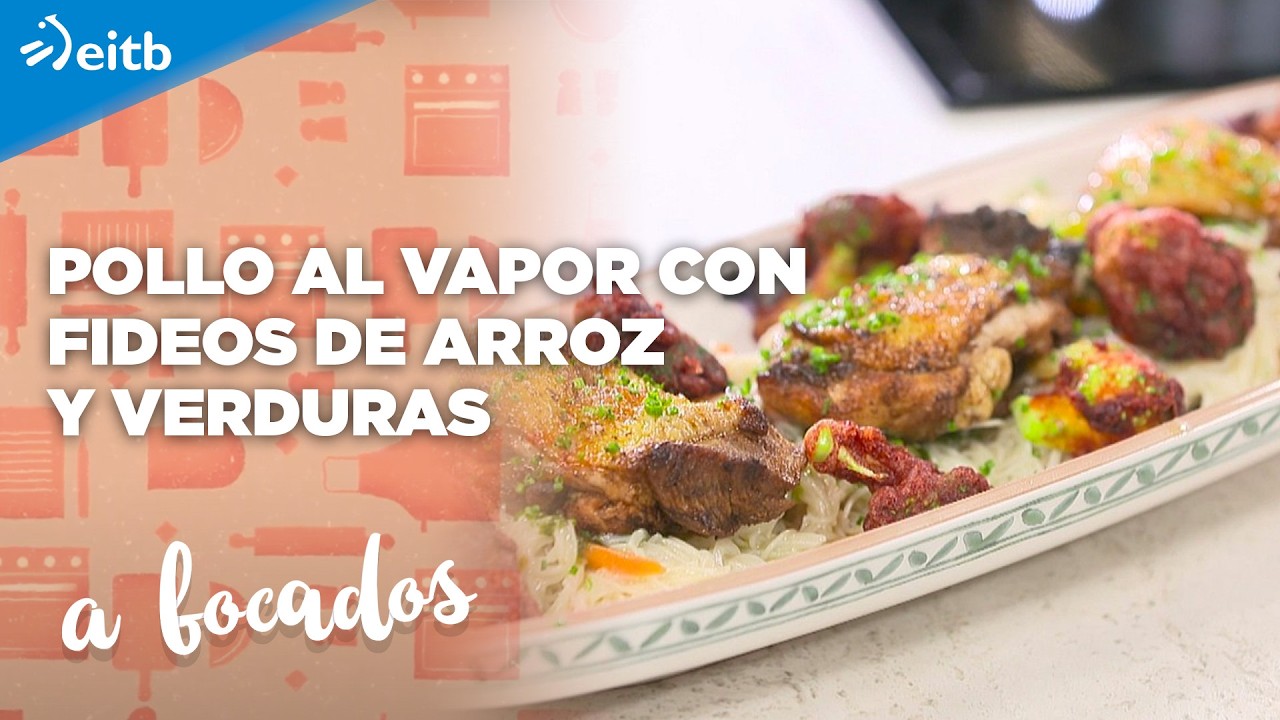 A BOCADOS: Pollo al vapor con fideos de arroz y verduras