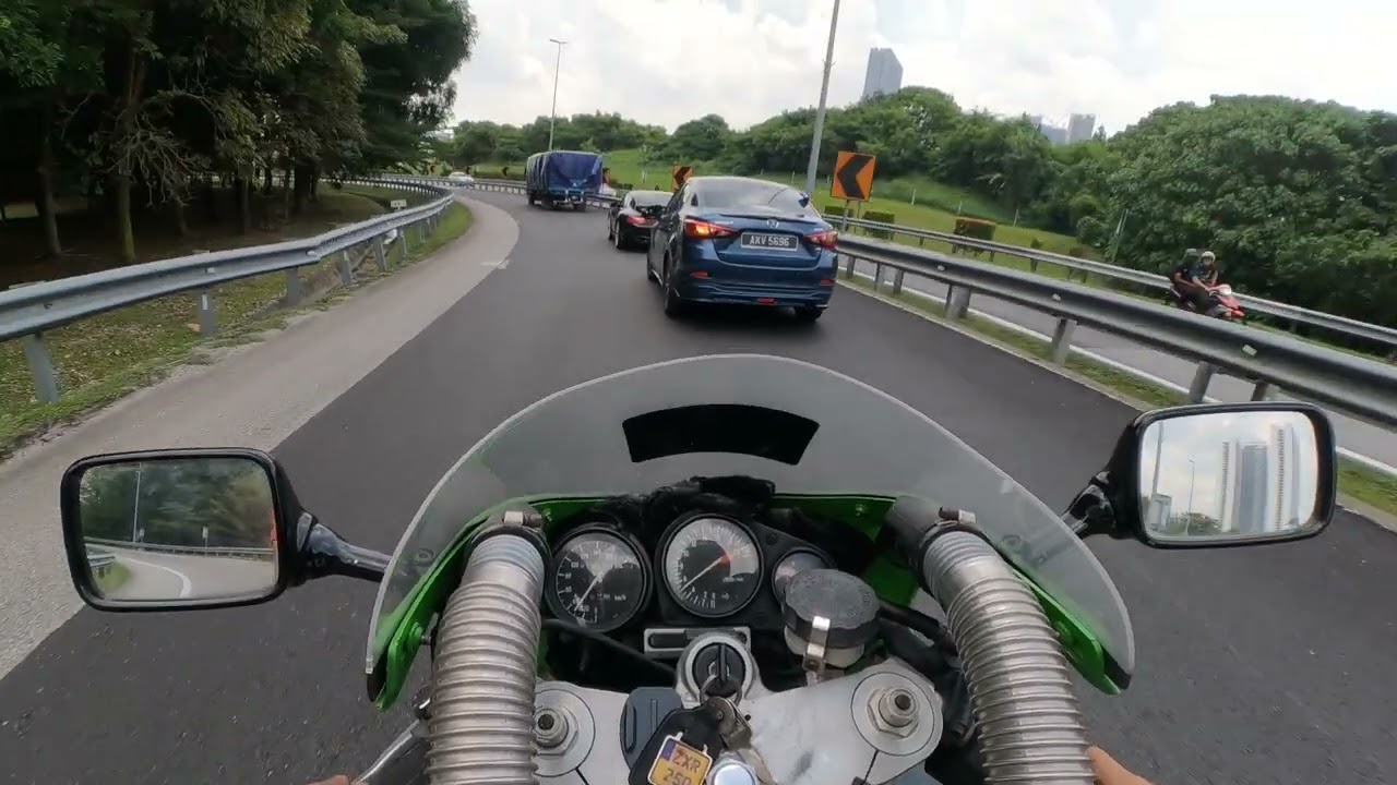 Petang Jumaat Di Kuala Lumpur #jumaat #automobile #kualalumpur #culture