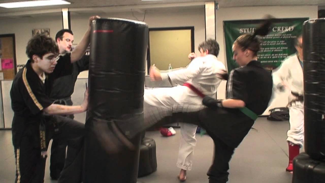 Adult Kickboxing at Modern Martial Arts