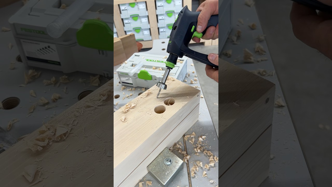 The @festool-canada Forster but set with centering bit that lotes you drill on angles 👍