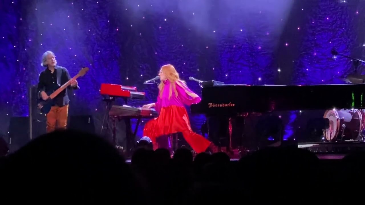 Tori Amos Zürich, Switzerland 04/30/2023 - Purple People