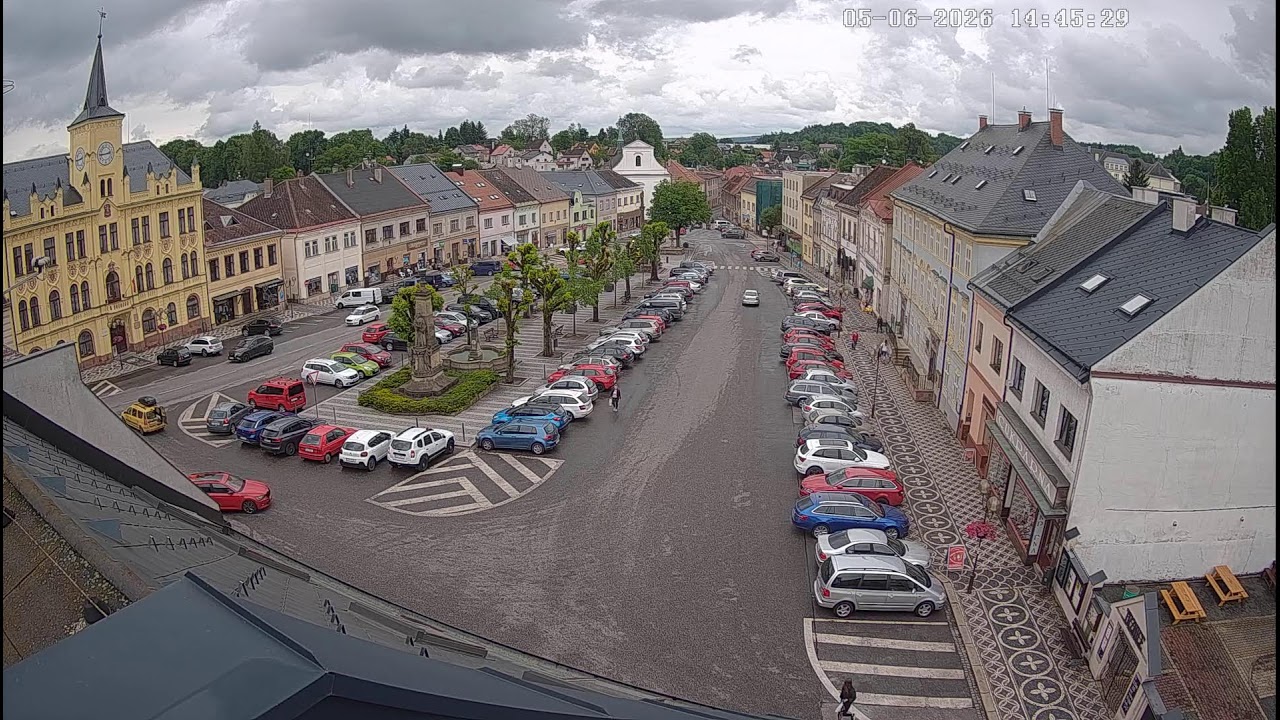 Lomnice nad Popelkou - Husovo náměstí
