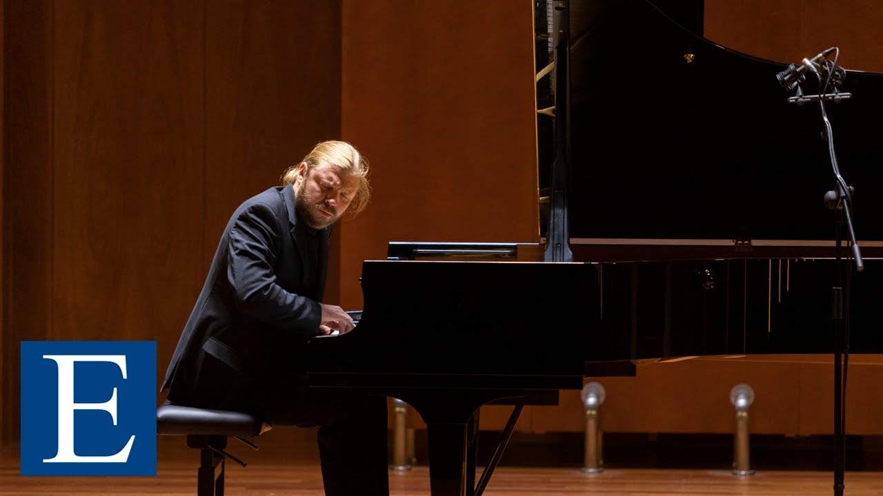 Denis Kozhukhin, un artista de mirada amplia