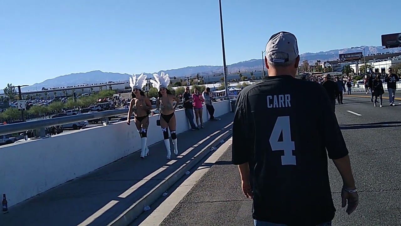 LAS VEGAS STADIUM WALK TO ALLEGIANT STADIUM, LAS VEGAS RAIDERS. FROM MANDALAY BAY, SUNDAY 11/21/21