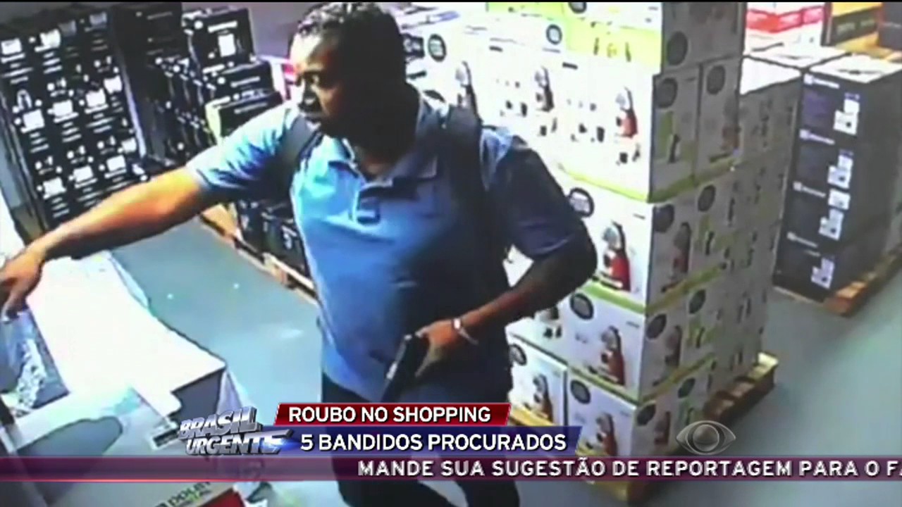 Cinco assaltantes roubam shopping em São José dos Campos