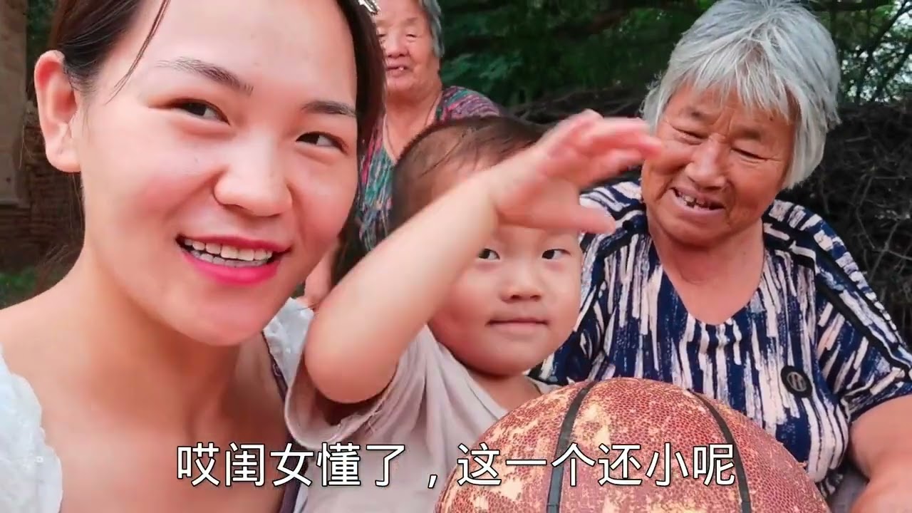 婆婆带儿媳吃席，儿媳连换两套衣服婆婆都嫌丑，说拿不出手别去了