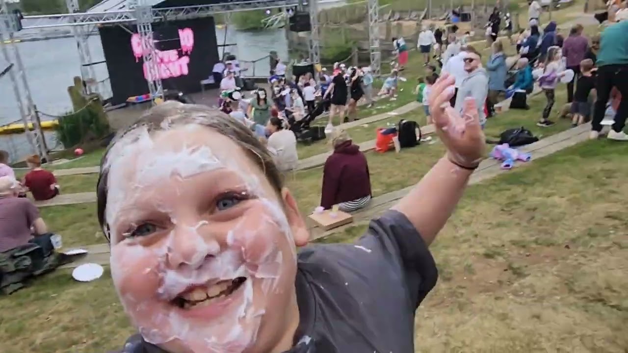 Come with us, and our family, to @AwayResortsHolidays Tattershall Lakes Country Park!!