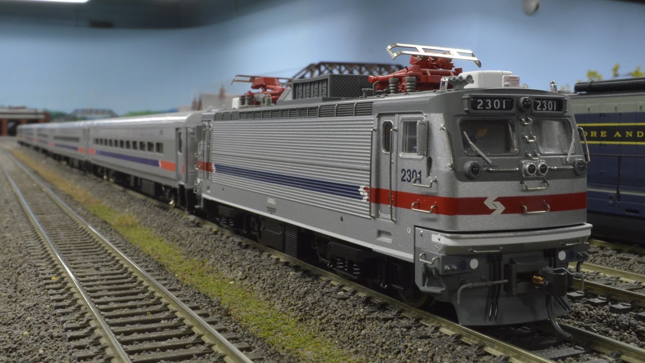 SEPTA HO AEM-7 Push-Pull Model Train