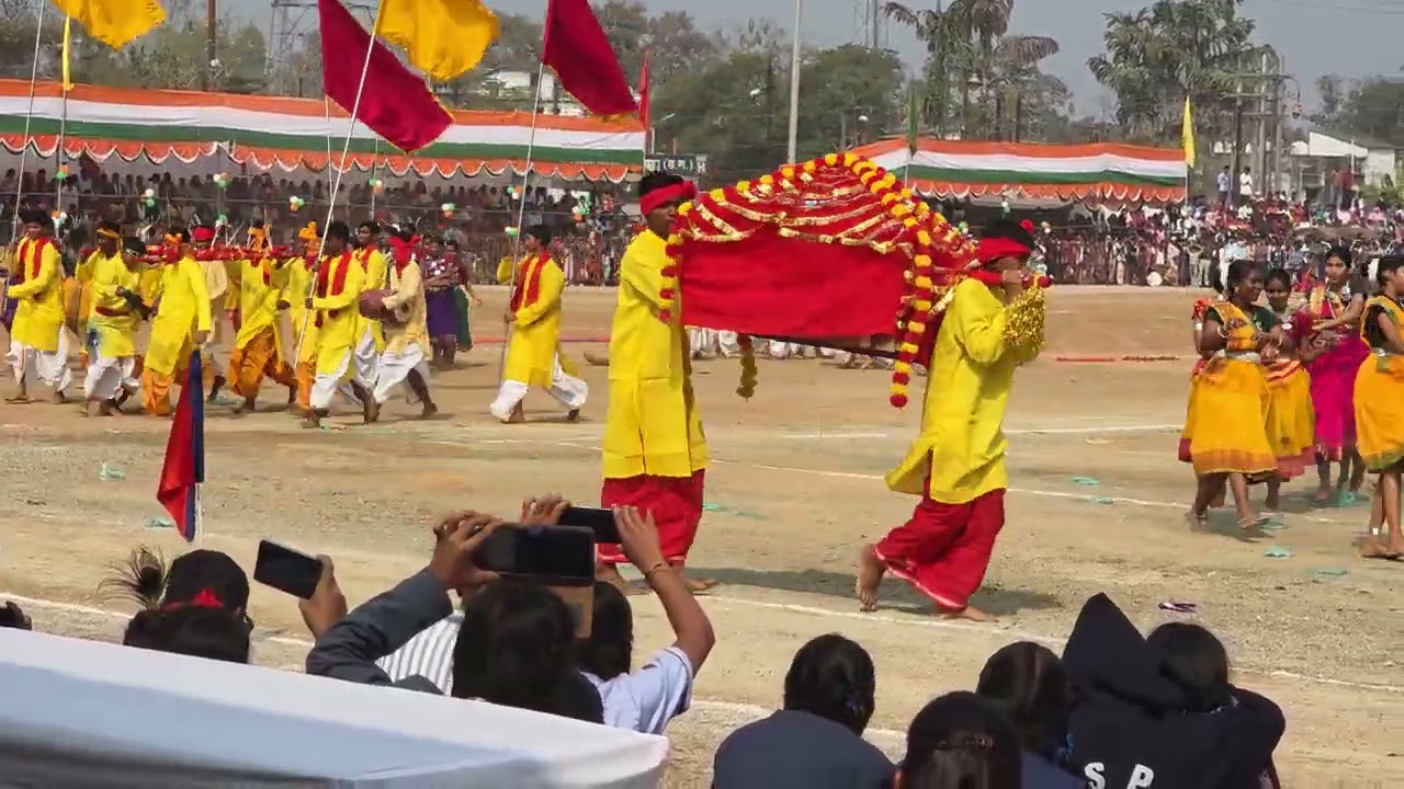 आस्था विद्या मंदिर jawanga geedam दंतेवाड़ा के बच्चों की प्रस्तुति दंतेवाड़ा हाई स्कूल ground me.