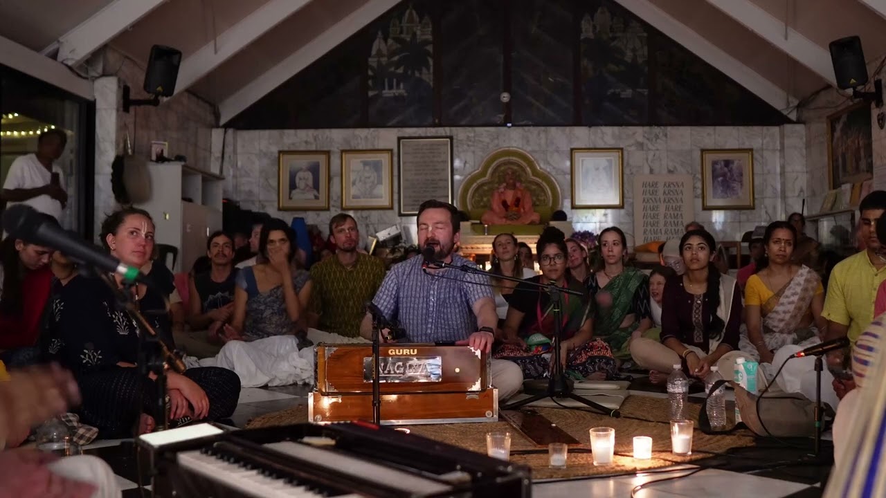 Parama Karuna - Janardan Das - 12 Hour Kirtan New Govardhan