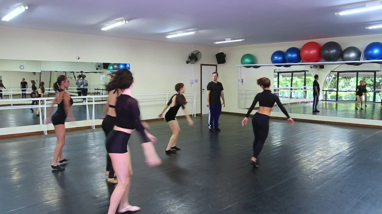 Aulas de Caio Nunes Modern Jazz Juvenil