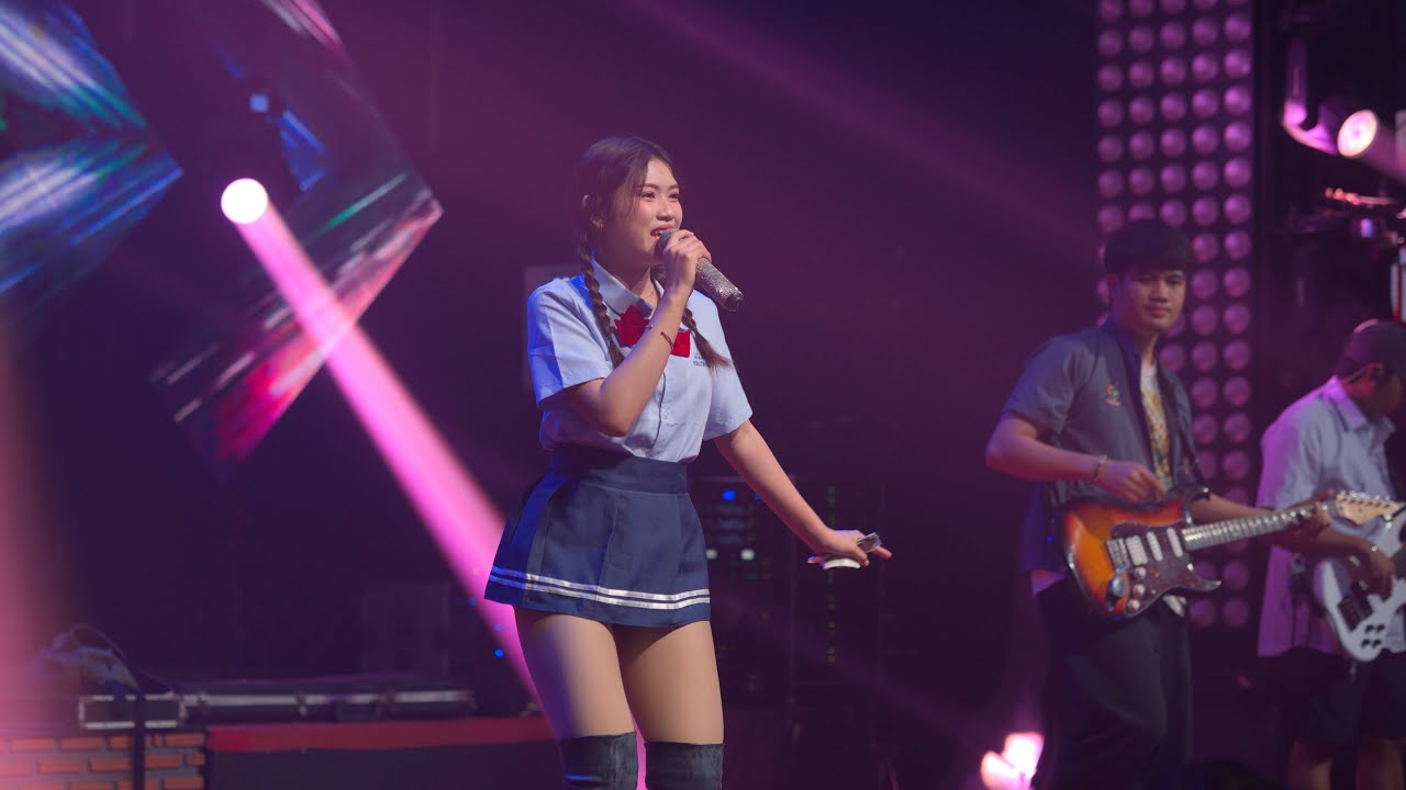 แสดงสด - เนย ญาดา - ชมรมคนผัวเผลอ  [COVER VERSION]