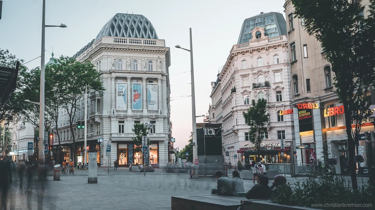 DREI &Ouml;STERREICH - Fassadenprojektion & OOH Mariahilferstra&szlig;e - Hotel Motto