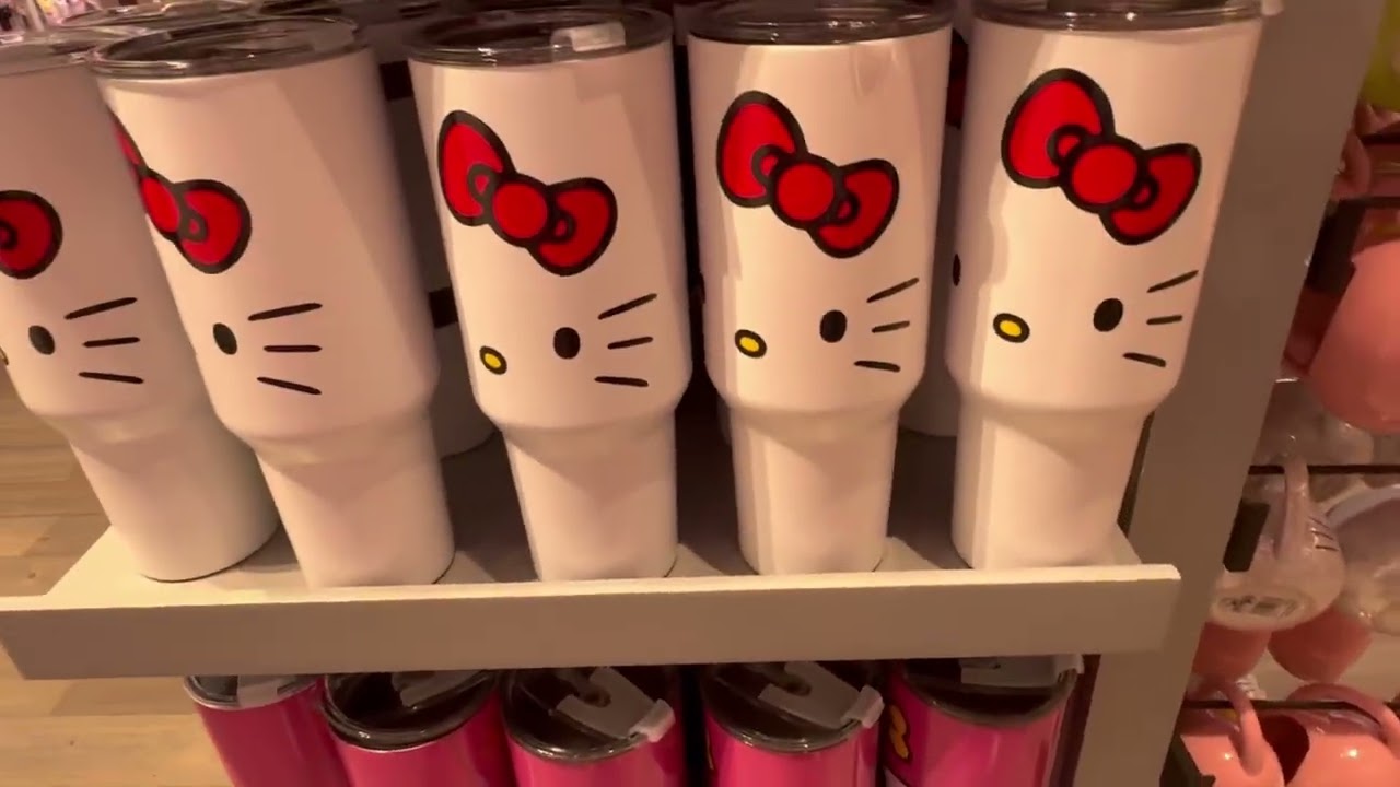 В магазине Sanrio Smile Shop (CityWalk) появились новые милые товары с символикой Hello Kitty и S...